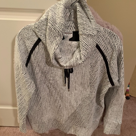 ladies pullover - Picture 1 of 1